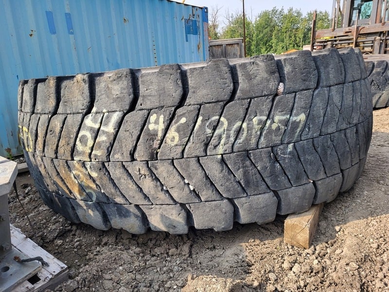 Bridgestone #VREV, OTR E2A radial tubeless tire, 46/90R57 E4, c/w rim - Image 3