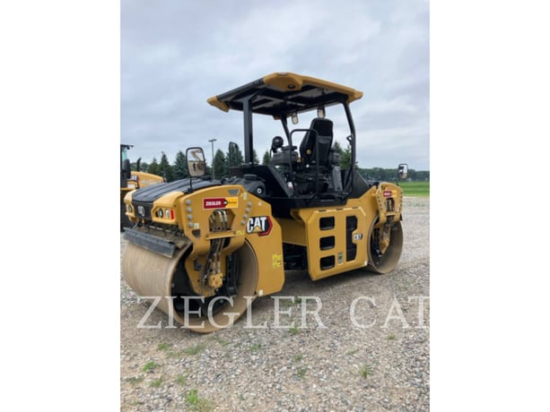 Caterpillar CB7-02, Compactor, 142 hours, S/N: M5R00384, 2023 - Image 4