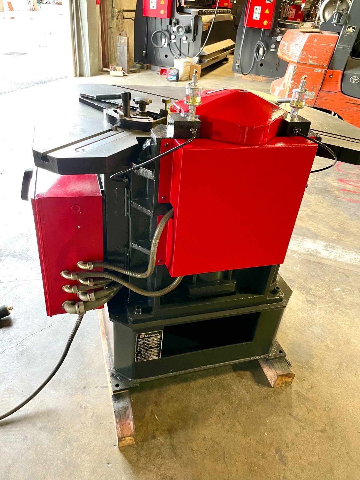 8-5/8" x 8-5/8" Amada #CS-220, Hydraulic Corner Notcher, 7/8" stroke, 36 SPM, 32" x 26" table, 3 HP - Image 6