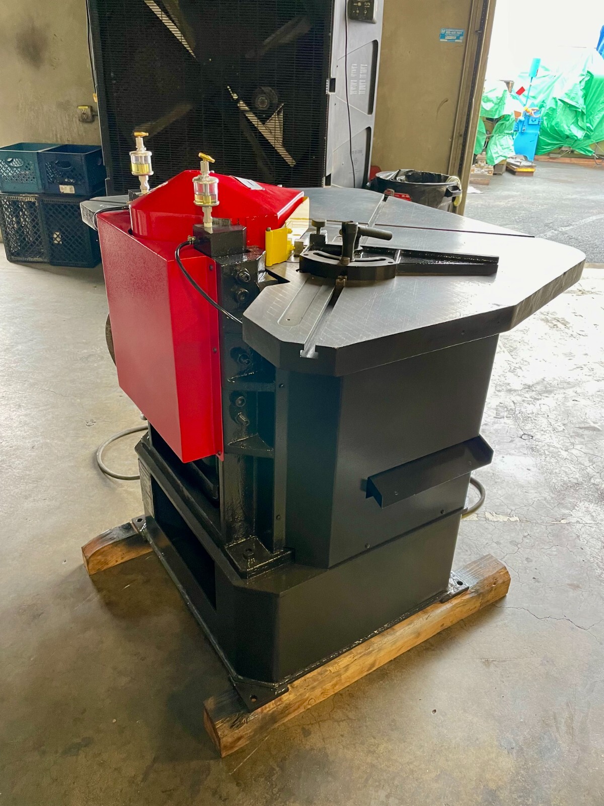 8-5/8" x 8-5/8" Amada #CS-220, Hydraulic Corner Notcher, 7/8" stroke, 36 SPM, 32" x 26" table, 3 HP - Image 7
