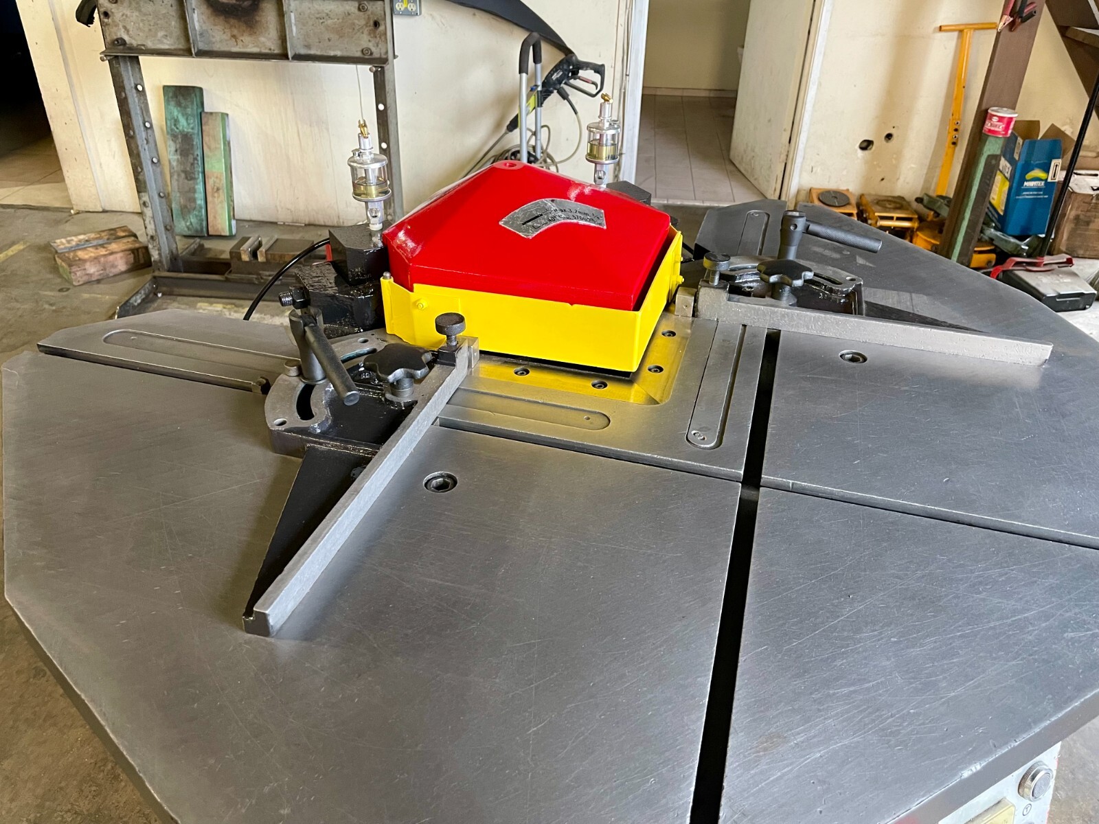 8-5/8" x 8-5/8" Amada #CS-220, Hydraulic Corner Notcher, 7/8" stroke, 36 SPM, 32" x 26" table, 3 HP - Image 10