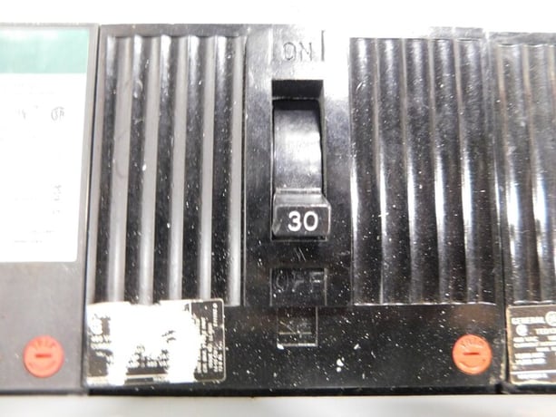 600 Amp. General Electric, CCB, panelboard, 3 wire, 480 Volts, 3 phase - Image 9