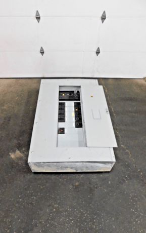 1200 Amp. General Electric, CCB, panelboard, 4 wire, 120/208 Volts, 3 phase - Image 1