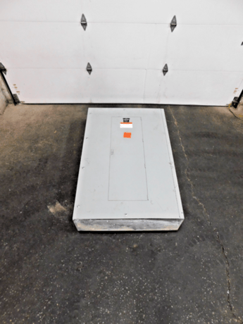 1200 Amp. General Electric, CCB, panelboard, 4 wire, 120/208 Volts, 3 phase - Image 2