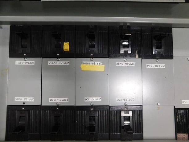 1200 Amp. General Electric, CCB, panelboard, 4 wire, 120/208 Volts, 3 phase - Image 8