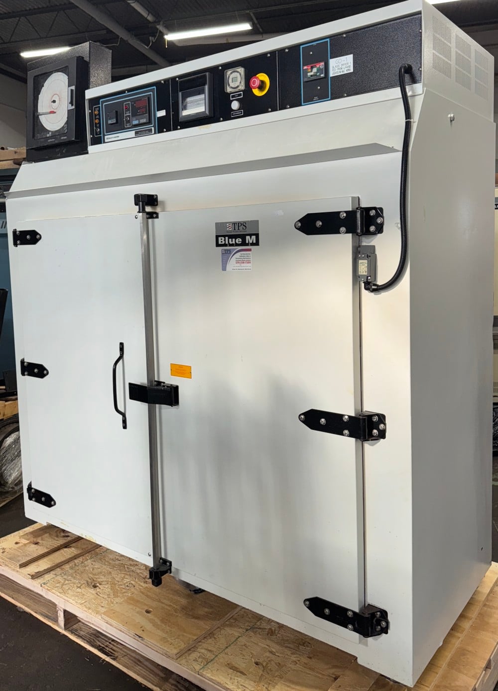 60" width x 50" H x 24" L Blue M #DCW-406-E-ST350, cabinet oven, Stainless Steel interior, 600°F, like new - Image 2