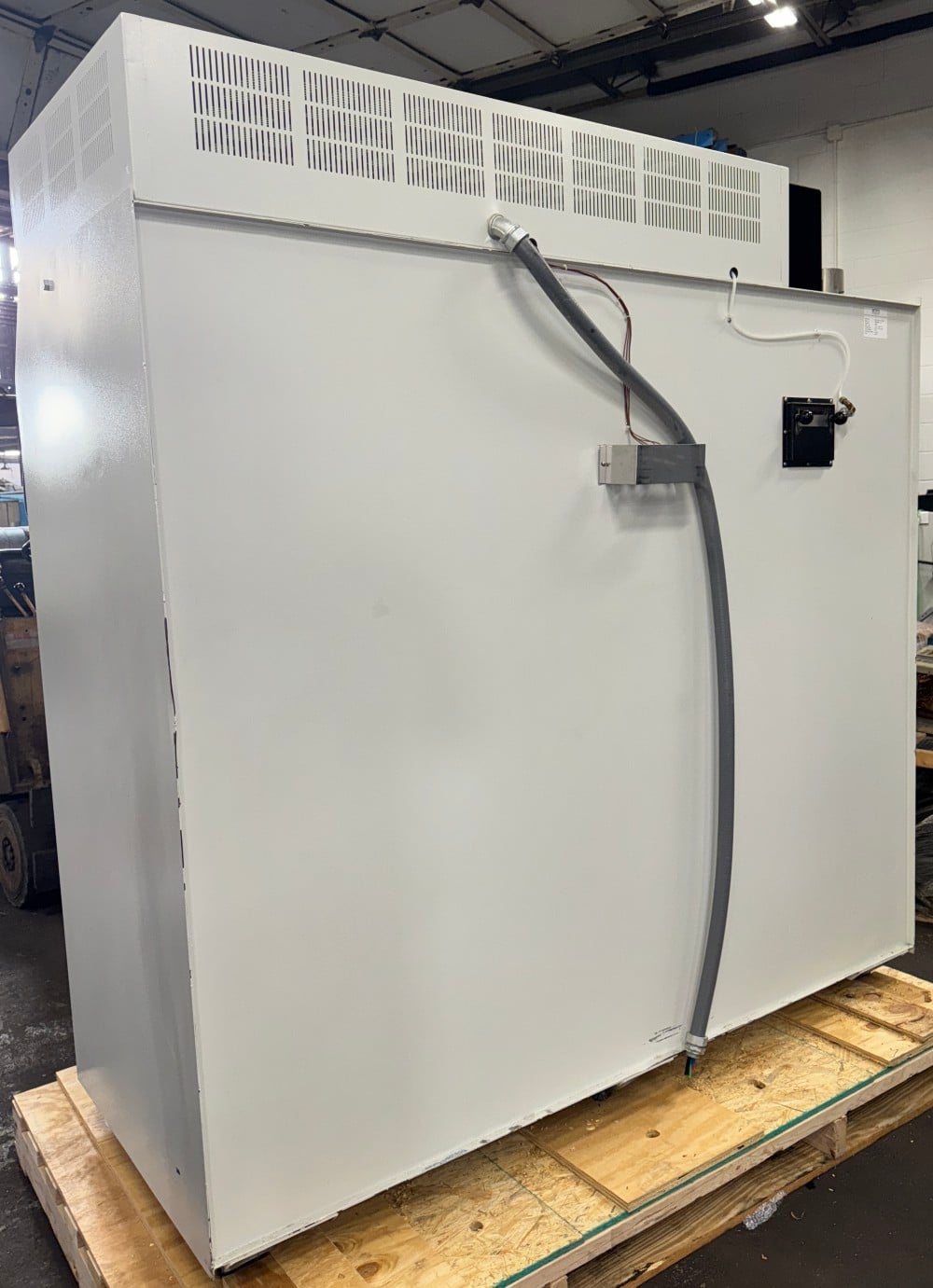 60" width x 50" H x 24" L Blue M #DCW-406-E-ST350, cabinet oven, Stainless Steel interior, 600°F, like new - Image 4