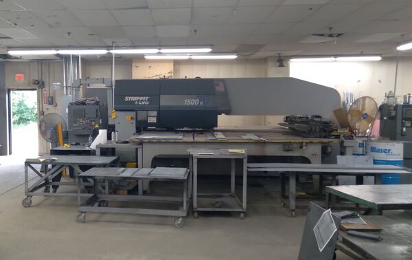 33 Ton, LVD, Strippit #1500H30, CNC hydraulic turret punch, 100.43"X, 63.75"Y, 1998 - Image 1