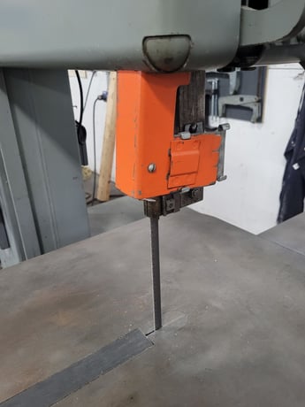 24" x 12" Grob #4V-24, vertical band saw, 1" x 179" blade, 3 HP, 40-5000 FPM, blade welder - Image 9