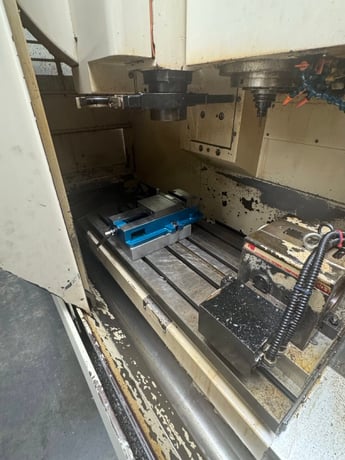 Okuma #MC-V4020, vertical machining center, 40" X, 20" Y, 17.7" Z, 8000 RPM, 20 automatic tool changer, #40 - Image 5