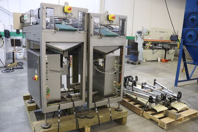 Case loading system, Syntegon #CLS, 12" chute length, 9-7/16" belt width, 2022 - Image 4