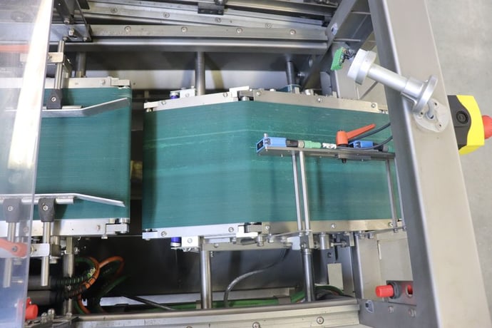 Case loading system, Syntegon #CLS, 12" chute length, 9-7/16" belt width, 2022 - Image 7