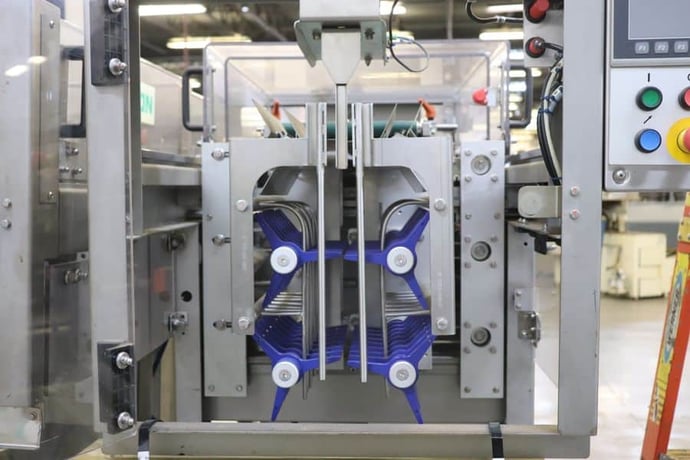 Case loading system, Syntegon #CLS, 12" chute length, 9-7/16" belt width, 2022 - Image 10