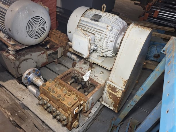16.8 GPM @ 1200 psi, Union Pump, 1-3/9x2-3/4 triplex plunger pump TD-30, with 15 HP motor - Image 2