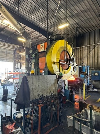 1600 Ton, Erie, forge press, 12" stroke, 30" Shut Height, 65 SPM, 100 HP, 39-3/8" btwn columns - Image 3