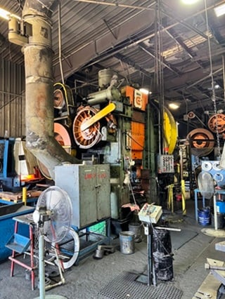 1600 Ton, Erie, forge press, 12" stroke, 30" Shut Height, 65 SPM, 100 HP, 39-3/8" btwn columns - Image 5