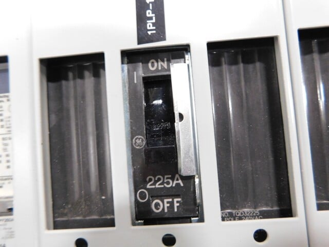 600 Amp. General Electric, Spectra Series, panelboard, 4-wire, 120/208Y Volts, 3 phase - Image 10