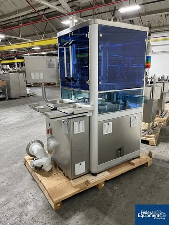 Brevetti #A1, Vial Inspection Unit, 360 PPH, 8-95mm diameter x 240mm max H vials, w/ robot arm, 2016 - Image 5