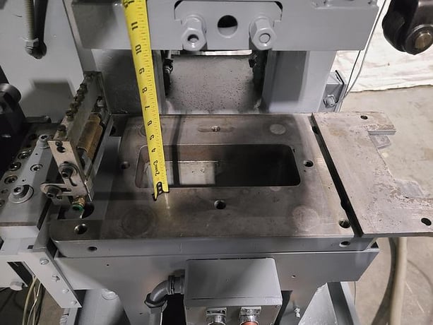 22 Ton, Minster #BI-22, Fixed Base, 1.5" stroke, 9.75" Shut Height, 600 SPM, 2" adjustment, 55 psi, 440 V. - Image 3