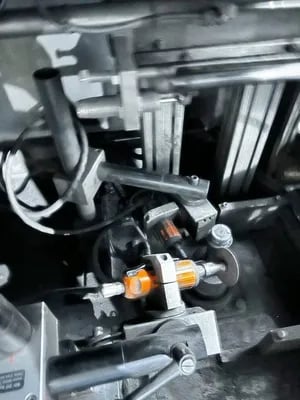 CDMC #1000, Twin-Head Gear Deburring Machine w/Shuttle Loading In/Out Conveyor, 8" diameter Max capacity - Image 9