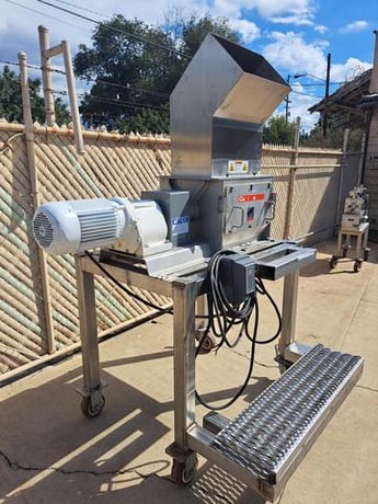 11.8" x 13.8" Gericke #NBS-300/450, Granulator Sieve/Nibbler, Stainless Steel, 4-Blade Cutting Design, 12000 - Image 3