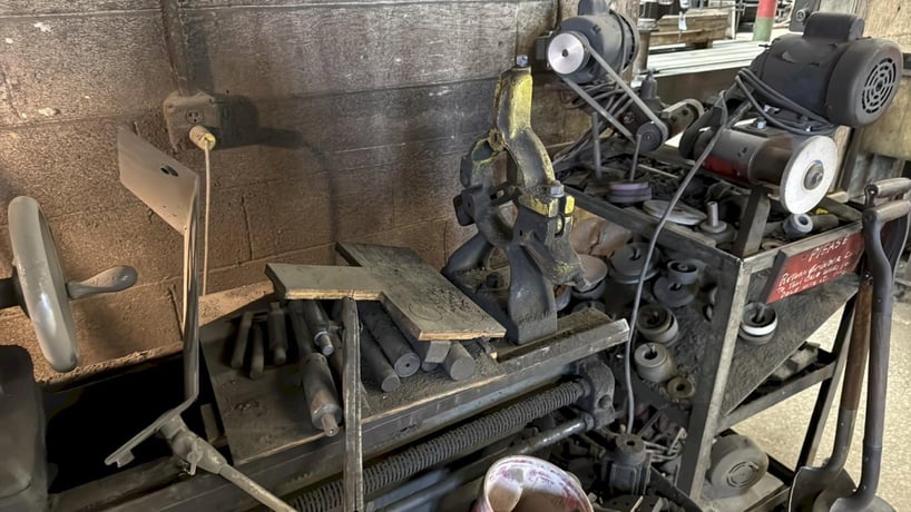 15" x 60" Leblond, Engine Lathe, 1.75" spindle bore, 12" chuck 4 jaw, tailstock, Steady Rest - Image 7