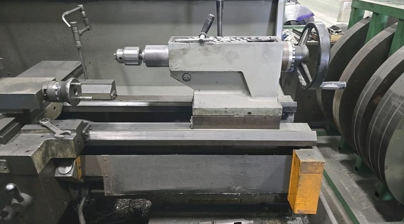 17" x 60" Clausing #17X60, Engine Lathe, 10.5" swing over cross slide, 1600 RPM, 3" bore, inch/metric thread - Image 4