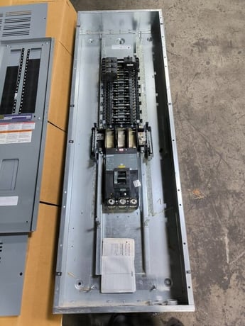 400 Amp. Square D, NQ442L4C NQ, Panelboard, 240 Volts, 3PH, 4 Wire, 42 Space, w/ 5 breakers, & breaker kit - Image 3
