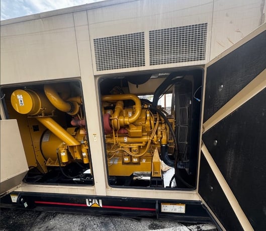 800 KW Caterpillar #3412C, diesel generator set, 251 hours, sound attenuated enclosure, EMCP 2+, 277/480 - Image 2
