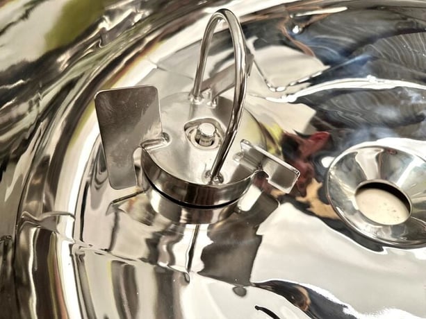 15 gallon Lee, sanitary Stainless Steel reactor / fermenter, 100 psi @ 338&deg;F, portable on wheels - Image 7