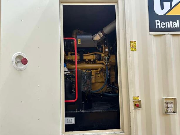 500 KW Caterpillar #XQ570, diesel generator set, multi-volt, 2011 hours, 779 HP @ 1800 RPM, C18 engine, EPA - Image 4