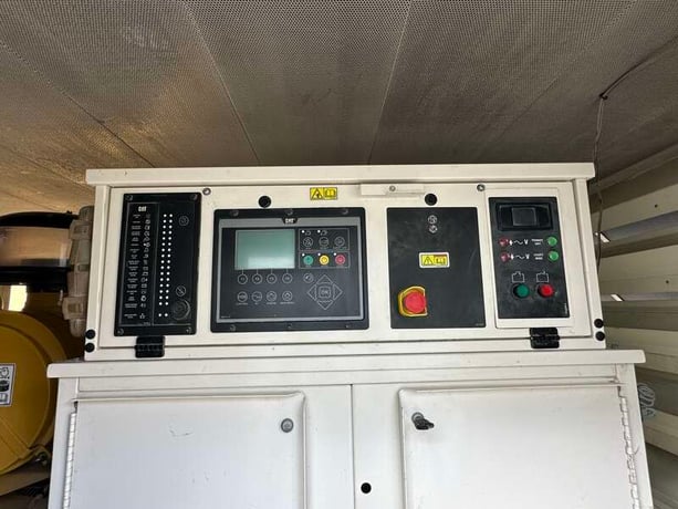500 KW Caterpillar #XQ570, diesel generator set, multi-volt, 2011 hours, 779 HP @ 1800 RPM, C18 engine, EPA - Image 8