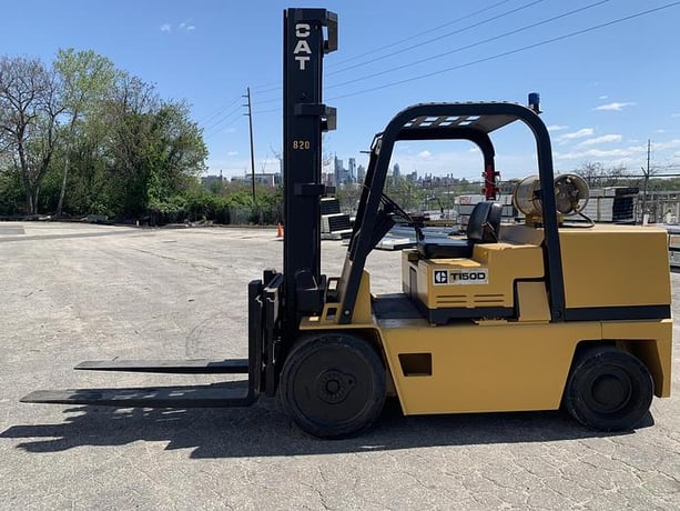 15000 lb. Caterpillar #T150D, forklift, propane fuel, cushion tires, 2-stage mast, 202" mast height, side - Image 1