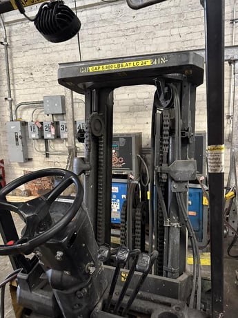 Caterpillar, electric forklift - Image 2