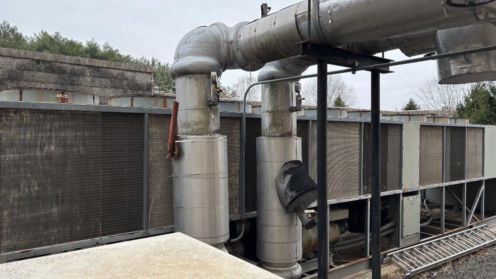 300 Ton, Trane #RTAC, air cooled chiller, low hours, ( 200 250 350 400 500 ) - Image 2