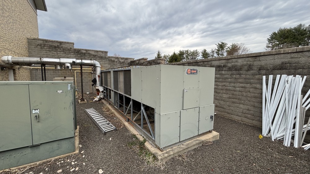 300 Ton, Trane #RTAC, air cooled chiller, low hours, ( 200 250 350 400 500 ) - Image 4