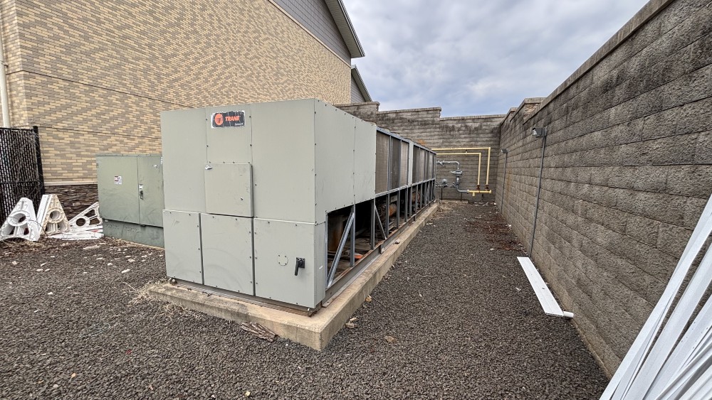 300 Ton, Trane #RTAC, air cooled chiller, low hours, ( 200 250 350 400 500 ) - Image 5