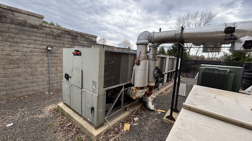 300 Ton, Trane #RTAC, air cooled chiller, low hours, ( 200 250 350 400 500 ) - Image 7