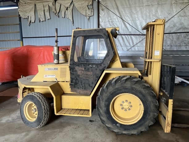 8000 lb. Sellick, Rough Terrain Forklift, 3-Cylinder Gas Engine, 163" 3-Stage Mast, Enclosed Cab - Image 3