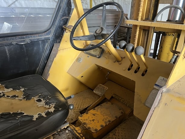 8000 lb. Sellick, Rough Terrain Forklift, 3-Cylinder Gas Engine, 163" 3-Stage Mast, Enclosed Cab - Image 5