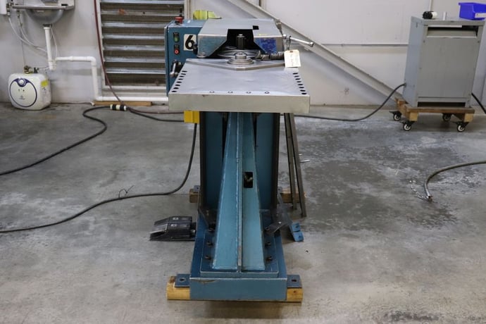 Spiral-Helix #Lite, Hydraulic Gorelocker Elbow Machine, Edge Former Machine, 0.4-1.25 mm max Thickness - Image 1
