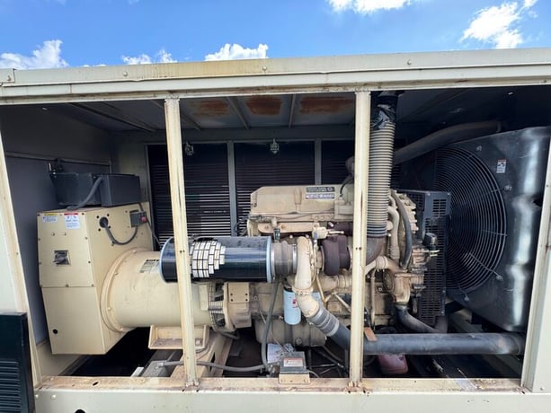 400 KW Detroit Diesel #JUREOZD, diesel generator set, 277/480 Volts, 3-phase, 751 hours, 635 HP @ 1800 RPM - Image 5