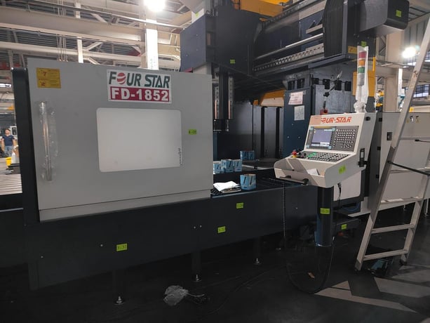 Four Four Star #FD1852, 30 automatic tool changer, 204" X, 70.9" Y, 31.5" Z, 6000 RPM, #50, 197" x59.1" tbl. - Image 1