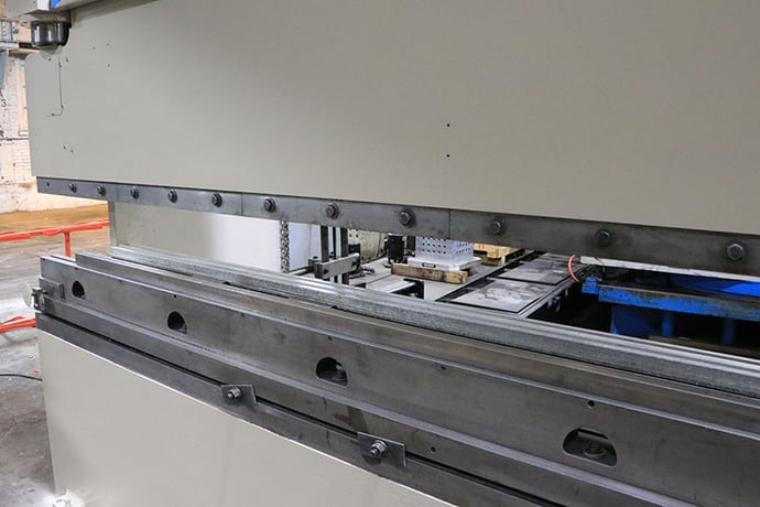 140 Ton, Wysong #MTH-140-144, hydraulic press brake, 12' overall, 62" between housing, 8" stroke, 17" die - Image 5