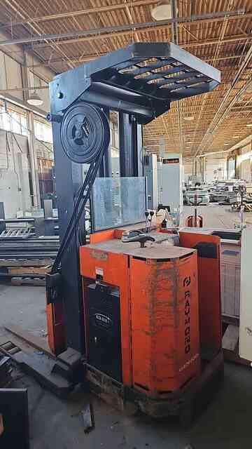 2000 lb. Raymond #20R30TT, reach forklift, needs battery - Image 5