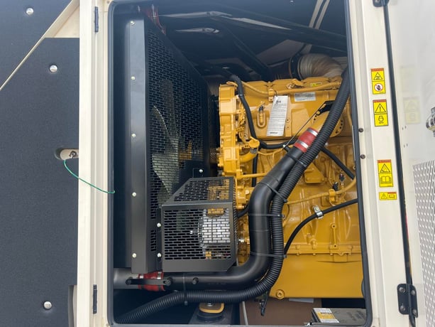 600 KW Caterpillar #C18, diesel generator set, 480 Volts, 1/3 phase, sound attenuated enclosure, base fuel - Image 7