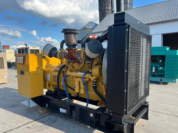 600 KW Caterpillar #C18, diesel generator set, 120/208 Volts, 1/3 hours, 167 hs, EPA Tier 2, open skid - Image 4