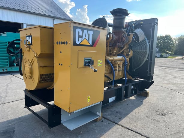 600 KW Caterpillar #C18, diesel generator set, 120/208 Volts, 1/3 hours, 167 hs, EPA Tier 2, open skid - Image 6
