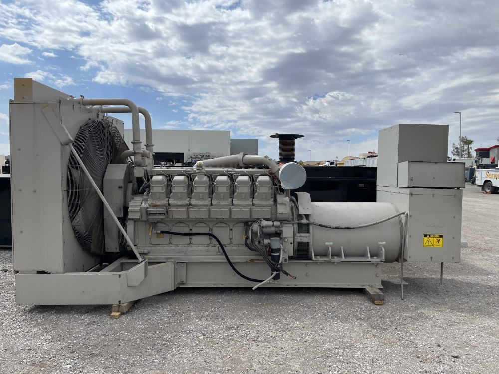1100 KW Caterpillar #3512, diesel generator set, 680 hours, 1987, S/N 24Z01812 - Image 1