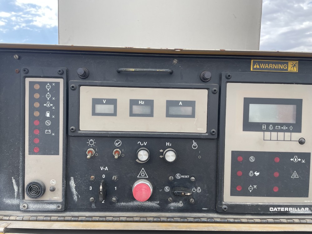 1100 KW Caterpillar #3512, diesel generator set, 680 hours, 1987, S/N 24Z01812 - Image 9